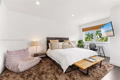 Bedroom - 475 Harbor Dr, Key Biscayne, FL 33149 photo 2 of 10