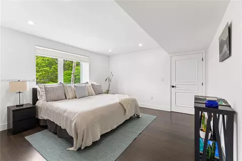 Bedroom - 475 Harbor Dr, Key Biscayne, FL 33149 photo 8 of 10
