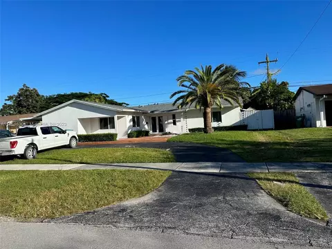 19405 Lenaire Dr, Cutler Bay, FL 33157