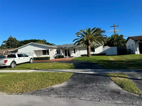 19405 Lenaire Dr, Cutler Bay, FL 33157