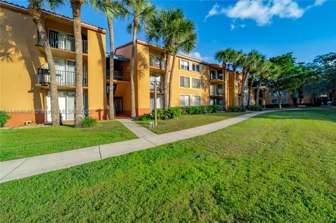 10717 Cleary Blvd #208, Plantation, FL 33324