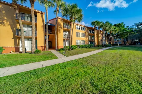 10717 Cleary Blvd #208, Plantation, FL 33324