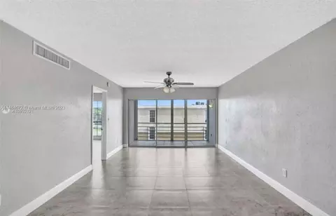 7980 N French Dr #3-305, Pembroke Pines, FL 33024