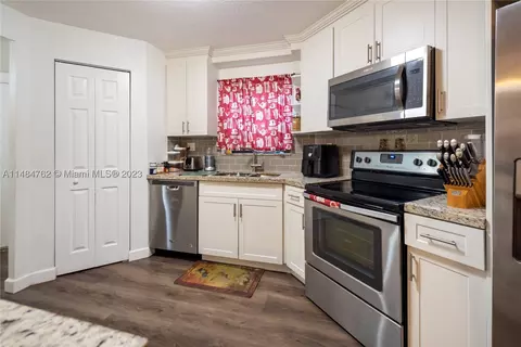 6755 W Broward Blvd #205, Plantation, FL 33317