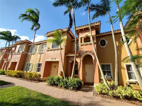 10573 SW 6th St #1206, Pembroke Pines, FL 33025