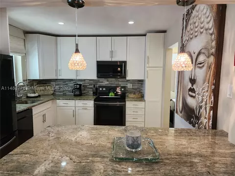 3194 Roosevelt St, Hollywood, FL 33021