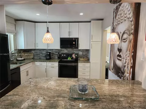 3194 Roosevelt St, Hollywood, FL 33021
