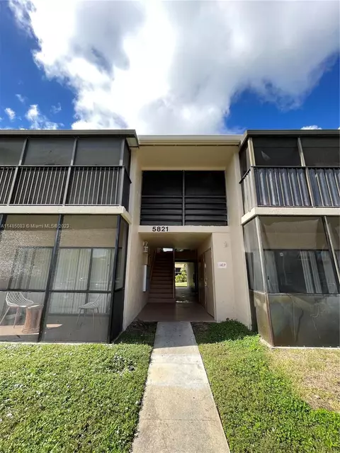 5821 Washington St #27, Hollywood, FL 33023