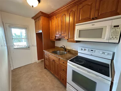7904 West Dr #208, North Bay Village, FL 33141