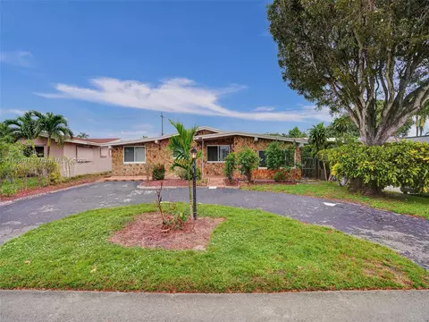 8471 NW 10th St, Pembroke Pines, FL 33024