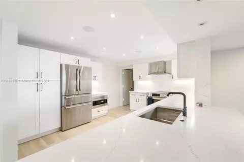 Kitchen - 19670 Beach Rd #PHC2, Tequesta, FL 33469 photo 4 of 4