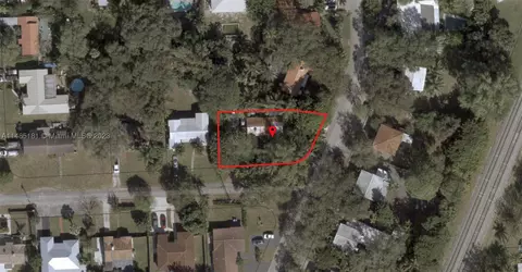 1107 NE 117th St, Biscayne Park, FL 33161
