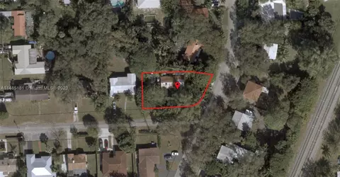 1107 NE 117th St, Biscayne Park, FL 33161
