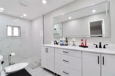 6455 W 18th Ave, Hialeah, FL 33012 photo 34