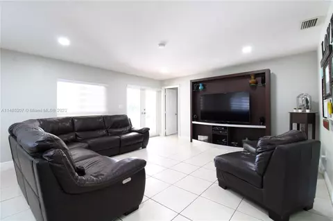6455 W 18th Ave, Hialeah, FL 33012 photo 25