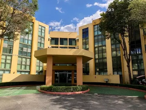 11780 SW 18th St #202-2, Miami, FL 33175