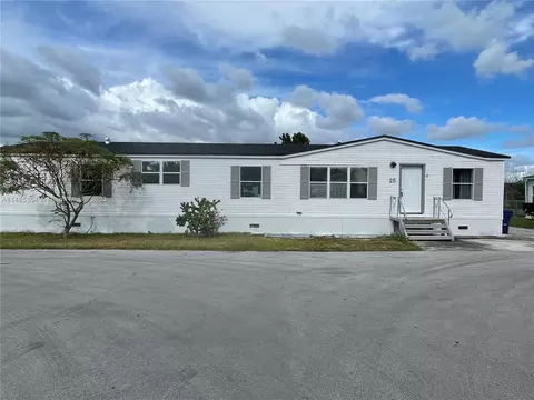 19800 SW 180th Ave UNIT 25, Miami, FL 33187