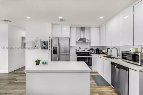 6878 NW 173rd Dr #906, Hialeah, FL 33015