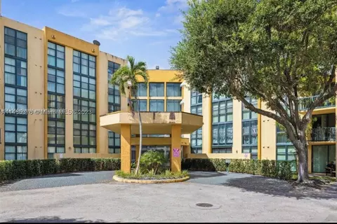 11800 SW 18th St #213-4, Miami, FL 33175
