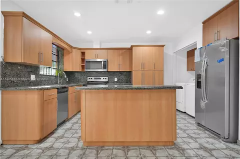 324 E 34th St, Hialeah, FL 33013 photo 9