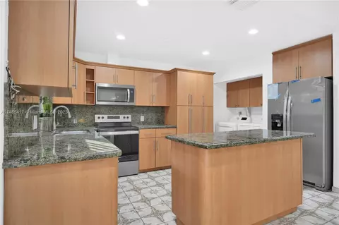 324 E 34th St, Hialeah, FL 33013 photo 10
