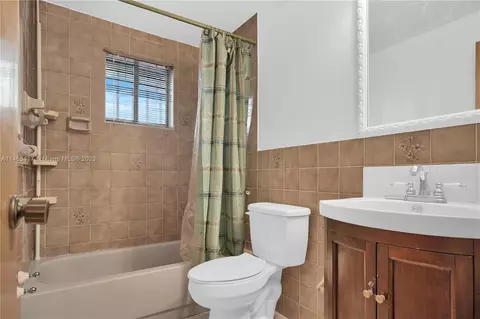 324 E 34th St, Hialeah, FL 33013 photo 17