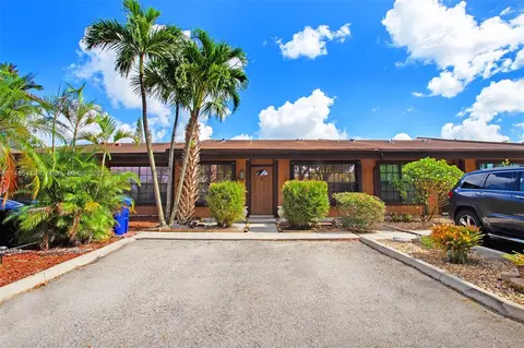 2341 Maple Ct #2341, Pembroke Pines, FL 33026