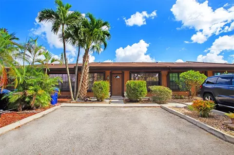 2341 Maple Ct #2341, Pembroke Pines, FL 33026