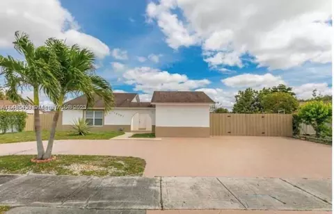 19561 NW 60th Ct, Hialeah, FL 33015