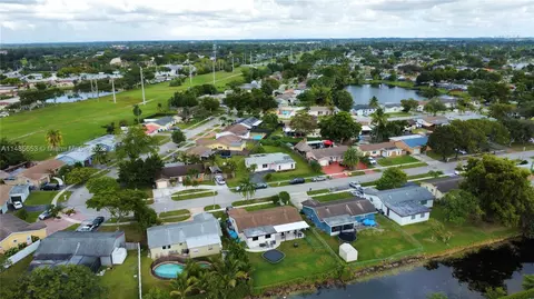 9901 NW 3rd St, Pembroke Pines, FL 33024