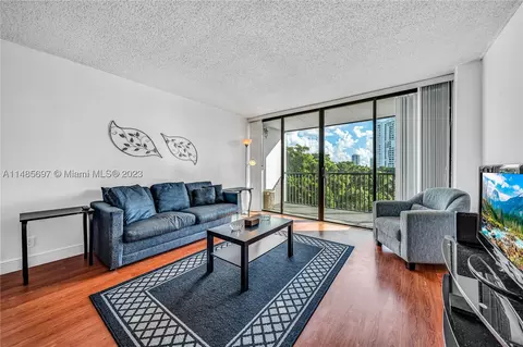 3401 N Country Club Dr #516, Aventura, FL 33180