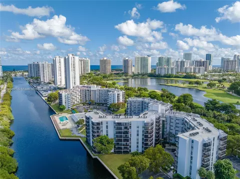3401 N Country Club Dr #516, Aventura, FL 33180