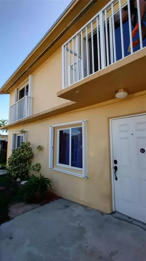 Exterior - 640 E 14th St, Hialeah, FL 33010 photo 4 of 8