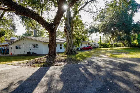 760 W 76th St, Hialeah, FL 33014