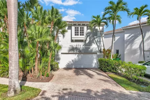 3033 NE 207th Ter, Aventura, FL 33180