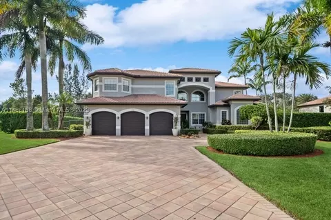 2749 Juniper Ln, Davie, FL 33330