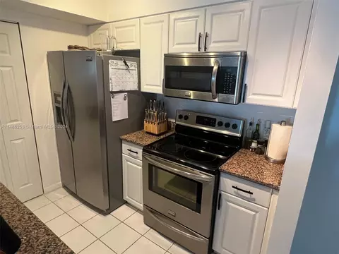 1155 Brickell Bay Dr #606, Miami, FL 33131