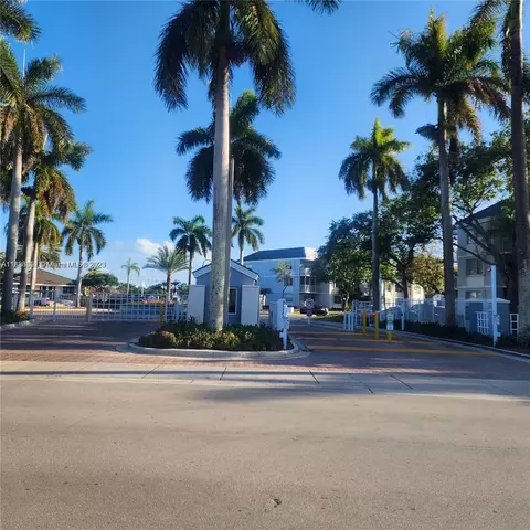 8660 SW 212th St #306, Cutler Bay, FL 33189