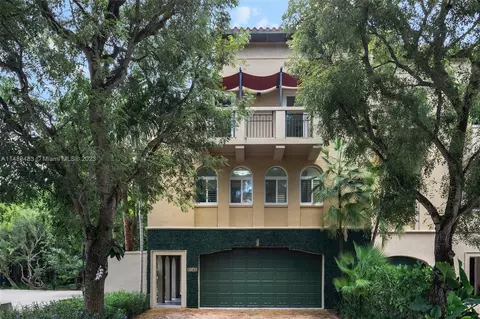 6145 Paradise Point Dr, Palmetto Bay, FL 33157