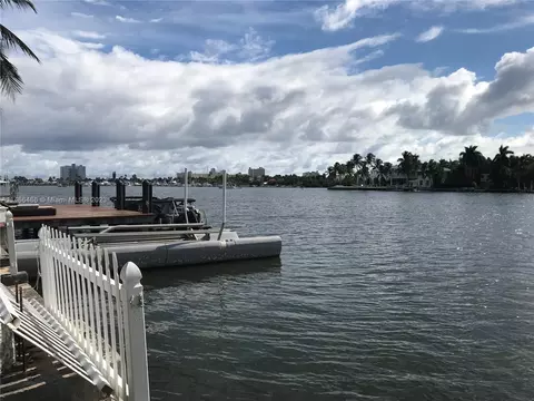 932 N Northlake Dr, Hollywood, FL 33019
