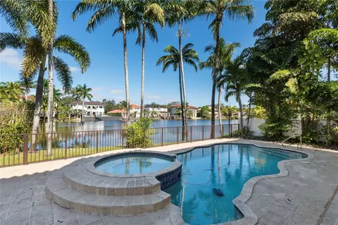 8125 NW 162nd St, Miami Lakes, FL 33016
