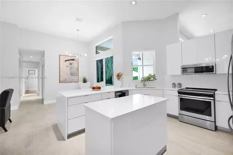 1263 Crossbill Ct, Weston, FL 33327