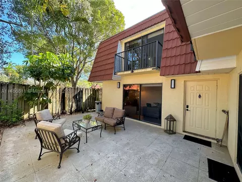 9917 NW 6th Ct, Plantation, FL 33324