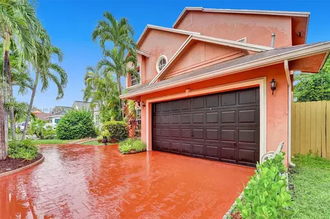 18649 NW 78th Ct, Hialeah, FL 33015