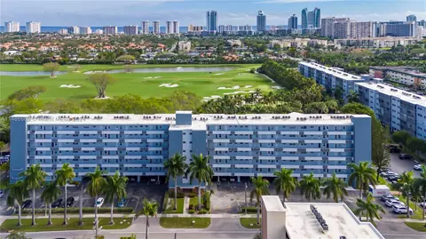 1000 NE 14th Ave #712, Hallandale Beach, FL 33009