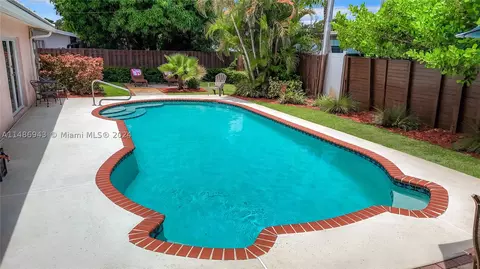 2731 NE 53rd St, Lighthouse Point, FL 33064