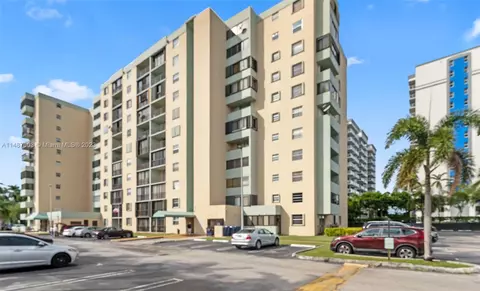 5055 NW 7th St #504, Miami, FL 33126