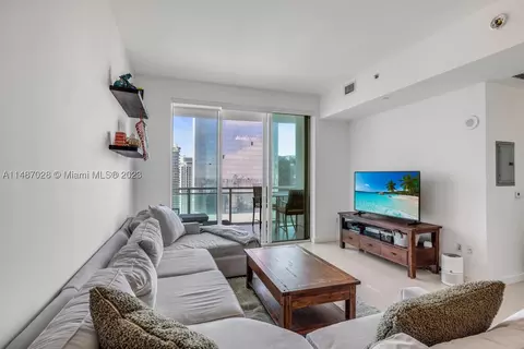 950 Brickell Bay Dr #4400, Miami, FL 33131