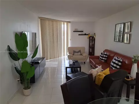 1750 W 46th St #514, Hialeah, FL 33012