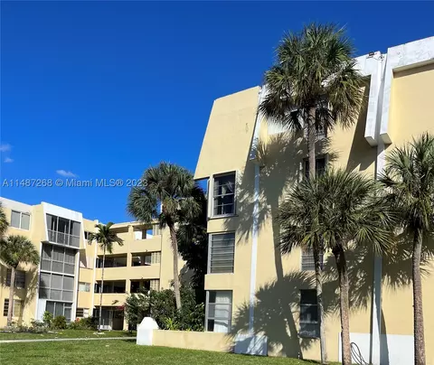 950 NE 199th St #206, Miami, FL 33179